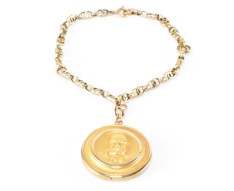 A vintage 9ct gold Winston Churchill charm bracelet. The 9ct gold link bracelet suspending a single circular charm depicting 