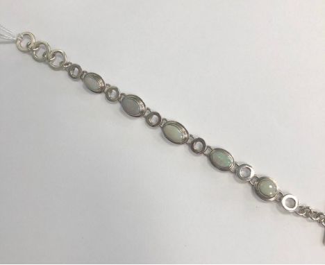 OPAL BRACELET, set in silver