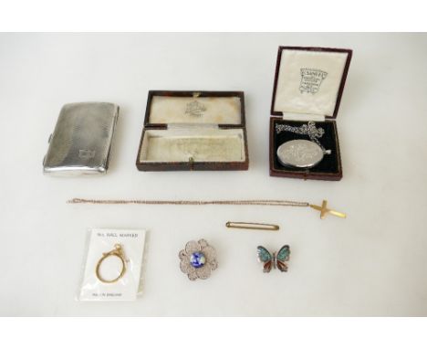 Silver cigarette case, 9ct gold sovereign mount &amp; brooch: together with silver locket &amp; chain &amp; 2 x brooches.