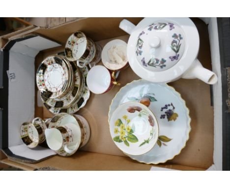 A Melba ware part tea set, Portmierion Botanic Gardens teapot, Royal Worcester flan dish, Spode bowl etc ( 1 tray)