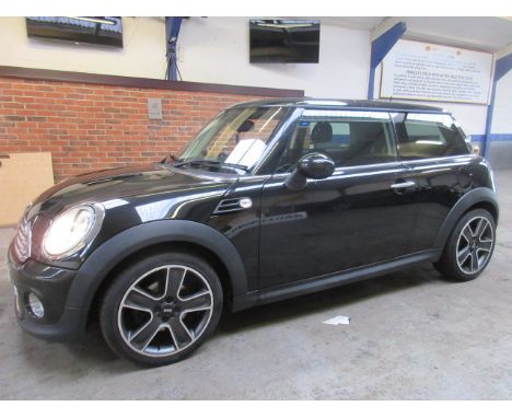 Make &amp; Model: Mini Cooper DDate of Reg: YE13 HPZColour: Blackcc: 1598MoT: 15-01-2021Fuel Type: DIESELMileage: 79kTransmis