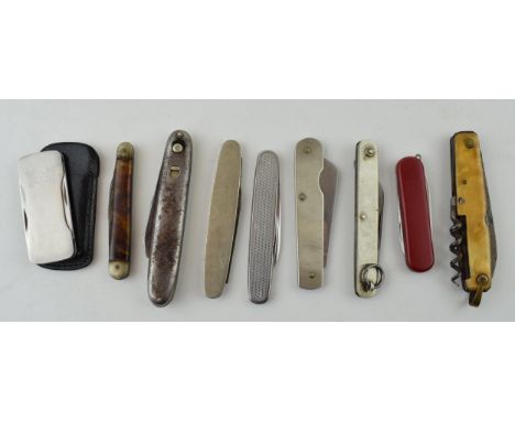 A mixed collection of vintage pocket knives to include a Swiss Army knife, pocket knives and other similar multi function poc