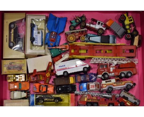 A mixed collection of vintage die cast model vehicles to include Matchbox, Matchbox Superkings, Corgi Toys. Of note Corgi Por