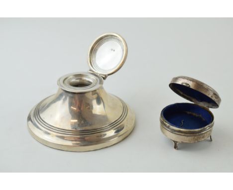 Silver inkwell with glass liner, Birmingham 1931, with a silver raised miniature jewellery casket, on three feet, velvet inte