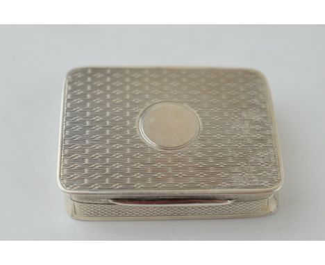Hallmarked silver snuff box with engineered decoration, vacant cartouche, 37.2g, gilt wash interior, working hinge, Chester 1