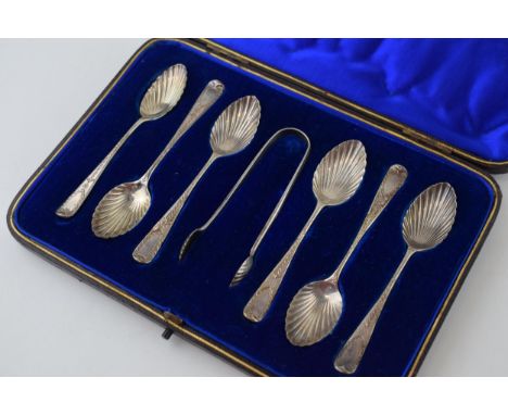 Silver set of six tea spoons with matching tongs, bright cut decoration, in fitted case, London 1890, 72.2g (7).  