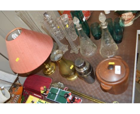 A wooden ice bucket; a cocktail shaker; a brass vase; and a brass table lamp lacking lead