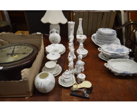 A quantity of Aynsley "Wild Tudor" patterned ornaments, table lamp, vases etc.