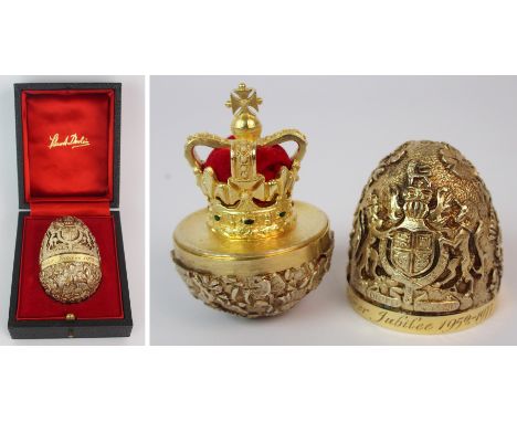 A silver gilt surprise egg by Stuart Devlin, London 1977, the ovoid body profusely decorated with thistles, shamrocks, leeks 
