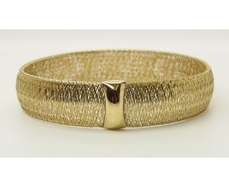 An 18ct gold Italian woven bracelet this bangle is expandable, weight 6gms