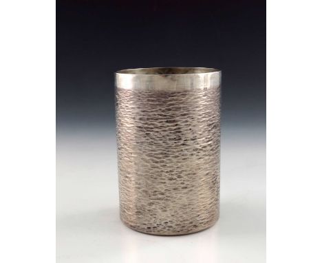 Stuart Devlin, a Modernist silver beaker, London 1977, textured cylindrical form, with plain rim, 10cm high, 7.49ozt