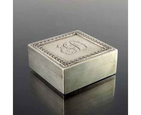 An Imperial Russian Silver snuff box, Carl Edvard Bolin, Moscow circa 1908, cuboid form, with cast laurel band to the lid, gi