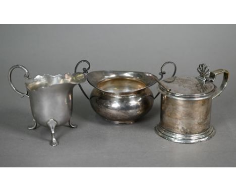 A Victorian silver drum mustard&nbsp;with clear glass liner, Robert Hennell III, London 1861, to/w a Georgian salt ladle, an 