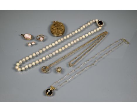 A collection of jewellery items including 9ct yellow gold oval locket; row of uniform cultured pearls on 9ct yellow gold snap