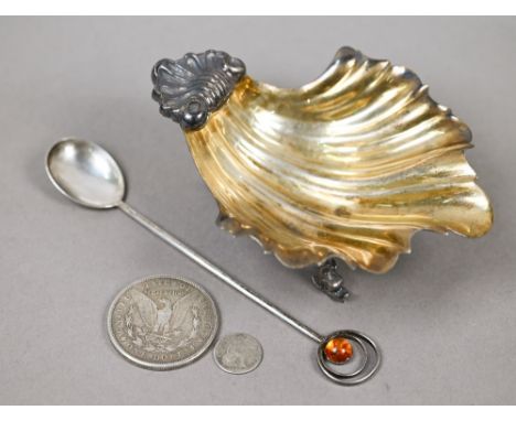 A Miracoli (Milan) .800 grade and parcel-gilt shell dish on dolphin supports, 3.8oz, 13cm x 10cm, to/w an .800 grade spoon in