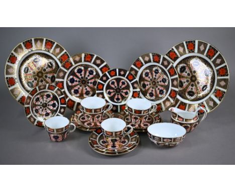 Four Royal Crown Derby Old Imari tea cups and saucers 1991, four 16 cm tea plates (undated), two 21.5 cm plates 1991 and two 