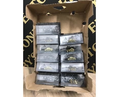 MILITARY - A VARIED COLLECTION OF MILITARY BOXED/CASED MODELS INCLUDING CORGI, SOLIDO, VICTORIA AND ATLAS (25+ MODELS)