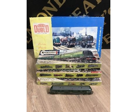LARGE BOX 00 SCALE ITEMS FOR RESTORATION INCLUDING ROLLING STOCK ENGINES LOCOS ETC PLUS A PARTIAL 1960'S TRAIN SET