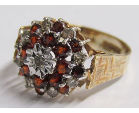 9ct gold diamond and garnet ring - ring size M/N - total weight 3.5g