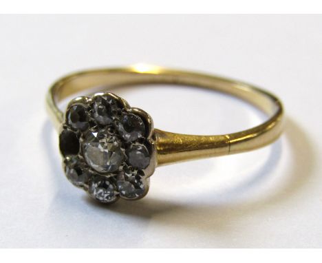 Tested as 18ct gold diamond daisy ring (missing 1 diamond) - ring size M -&nbsp; 1.76g
