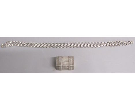 Silver chain and modern silver snuff box, total 2.3 ozt&nbsp;