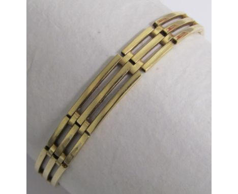 9ct gold 3 bar gate bracelet - total weight 10.1g