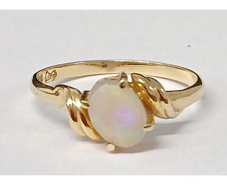 18ct gold Australian opal ring, 1.7g