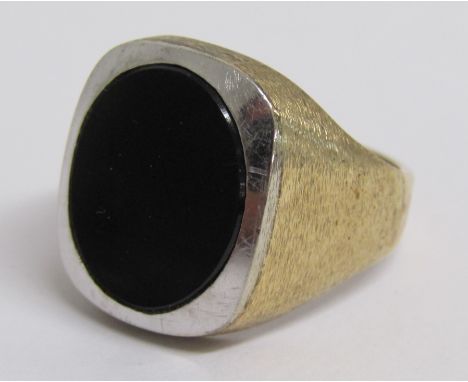 Gents 9ct gold signet ring - ring size - R/S - total weight 8.1g