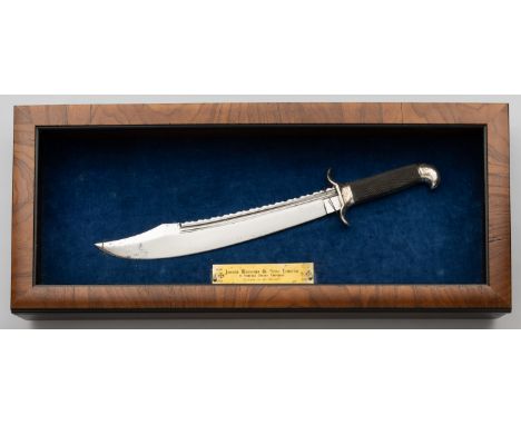 A LARGE DISPLAY BOWIE KNIFE IN THE EASTERN STYLE, JOSEPH RODGERS, SHEFFIELD, EARLY 20TH CENTURY with strongly curved ‘scimita