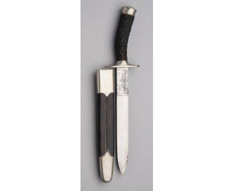 A FINE BOWIE KNIFE, JOSEPH RODGERS &amp; SONS, CUTLERS TO HER MAJESTY, LAST QUARTER OF THE 19TH CENTURY with broad double-edg