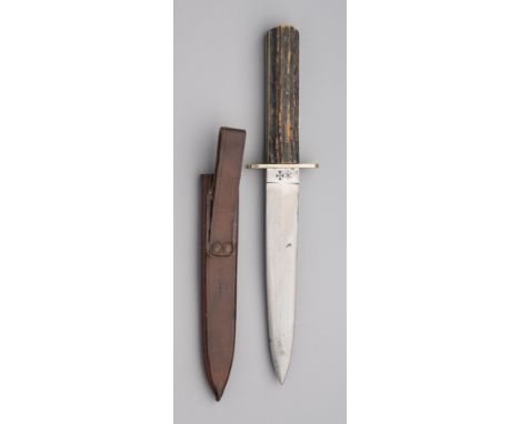 A BOWIE KNIFE, JOSEPH RODGERS &amp; SONS, NO. 6 NORFOLK STREET, SHEFFIELD, EARLY 20TH CENTURY with tapering blade formed with