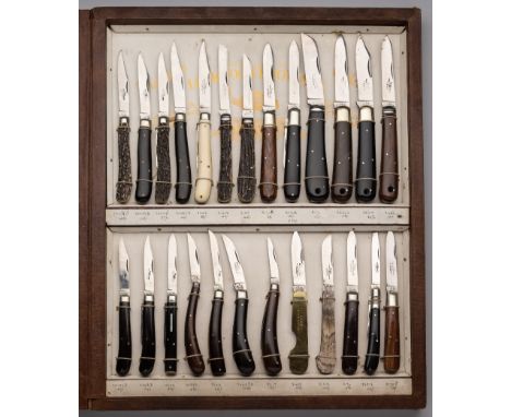 ˜ A SALESMAN’S DISPLAY OF TWENTY-FIVE POCKET KNIVES, LOCKWOOD BROTHERS, SHEFFIELD, LATE 19TH/EARLY 20TH CENTURY each struck w