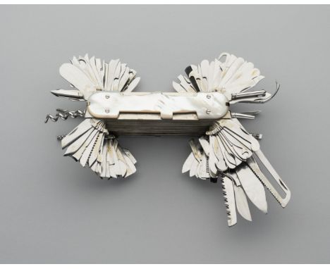 A FINE LARGE MULTI-BLADE PENKNIFE FOR EXHIBITION, GEORGE WOSTENHOLM I.XL, SHEFFIELD, 20TH CENTURY with over one hundred foldi