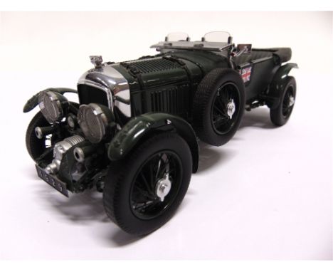 A 1/24 SCALE FRANKLIN MINT 1929 BENTLEY British racing green, generally good condition (one wing mirror almost detached; slig