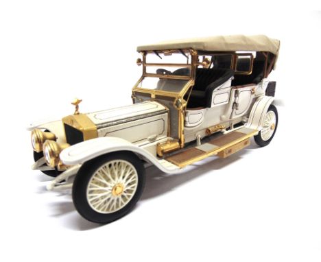 A 1/24 SCALE FRANKLIN MINT 1911 ROLLS-ROYCE cream lined in brown, generally good condition (three wheels slightly discoloured