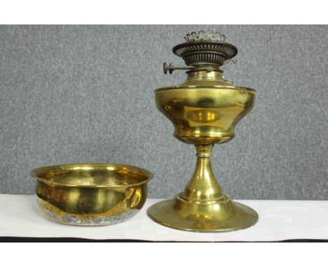 Brass oil lamp and bowl with a copper bottom. Early twentieth century. H.32 cm. 