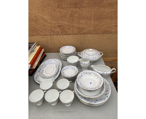 dinner service Auctions Prices | dinner service Guide Prices