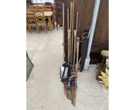 AN ASSORTMENT OF TOOLS TO INCLUDE HOES, SAWS AND SHEARS ETC 