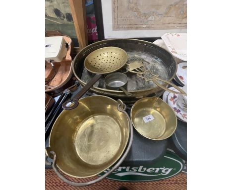 A QUANTITY OF BRASS ITEMS TO INCLUDE A LARGE BOWL, PANS, A SKILLET, COLANDER AND THERMOMETER 