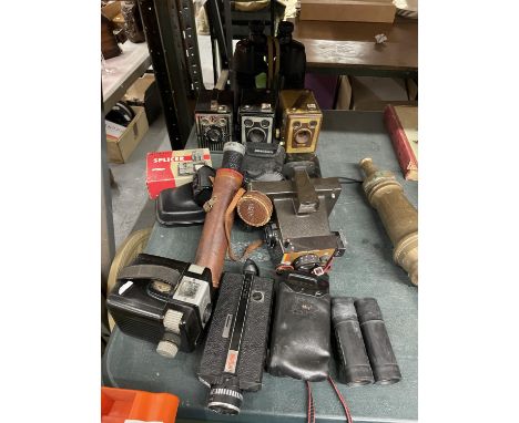 A LARGE QUANTITY OF VINTAGE CAMERAS TO INCLUDE FOUR BOX BROWNIES, EUMIG MINI ZOOM REFLEX 3, COLOUR SWINGER 11 POLAROID LAND C