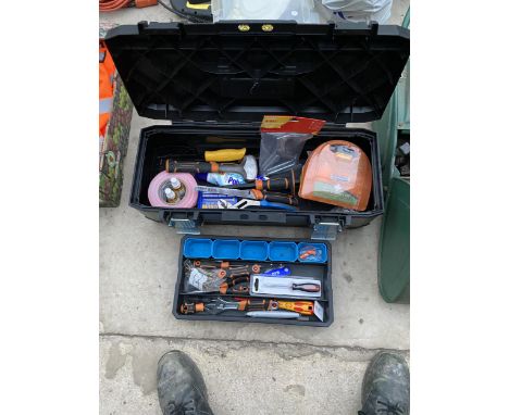 A STANLEY PLASTIC TOOL BOX AND AN ASSORTMENT OF TOOLS TO INCLUDE AN ADJUSTABLE SPANNER AND SCREW DRIVERS ETC 