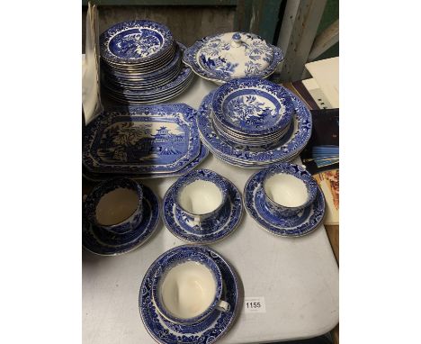 A QUANTITY OF BURLEIGHWARE 'WILLOW' DINNERWARE TO INCLUDE A TUREEN, SERVING PLATES, PLATES, BOWLS, CUPS, SAUCERS, ETC 
