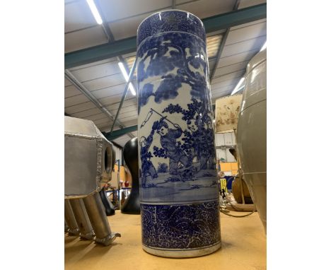 A VERY LARGE ORIENTAL BLUE AND WHITE FLOOR VASE/STICK STAND - A/F LARGE CRACKS AND A HOLE 