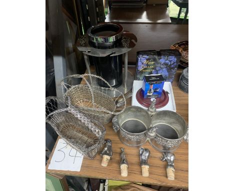 A QUANTITY OF WINE RELATED ITEMS TO INCLUDE BOTTLE HOLDERS, NOVELTY CORKS, WINE THERMOMETER, ICE BUCKET, ETC 