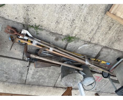 AN ASSORTMENT OF GARDEN TOOLS AND A GALVANISED BUCKET AND WATERING CAN ETC 