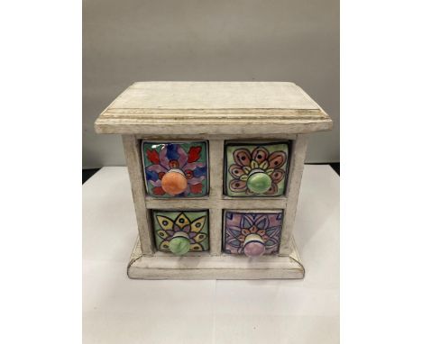 A SMALL WOODEN CHEST OF DRAWERS WITH CERAMIC DRAWERS HEIGHT 18CM, WIDTH 18CM, DEPTH 10CM 