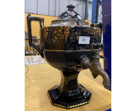 A VICTORIAN CERAMIC URN / SAMOVAR WITH FLORAL DESIGN, HEIGHT 35CM 