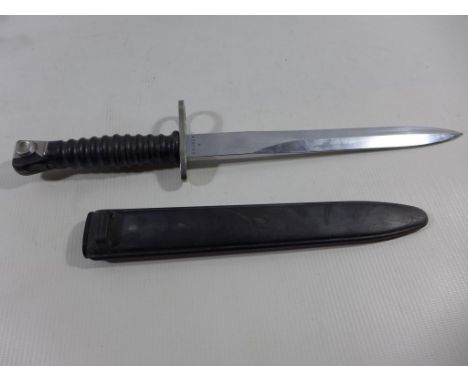 A SWISS SIG 57 BAYONET AND SCABBARD, 24CM BLADE 