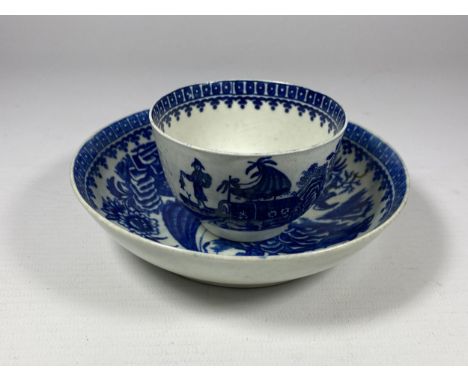 AN 18/19TH CENTURY BLUE AND WHITE WORCESTER STYLE PORCELAIN TEA BOWL &amp; SAUCER 