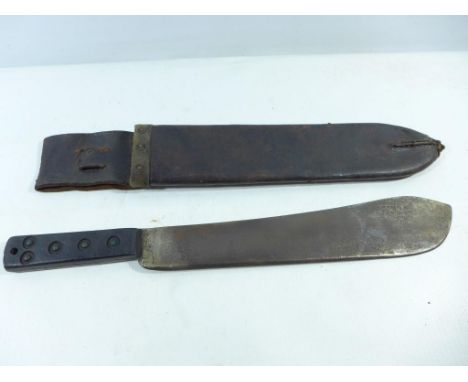 A WORLD WAR II MACHETTE AND SCABBARD, 37CM BLADE, STAMPED MARTINDALE 1945 